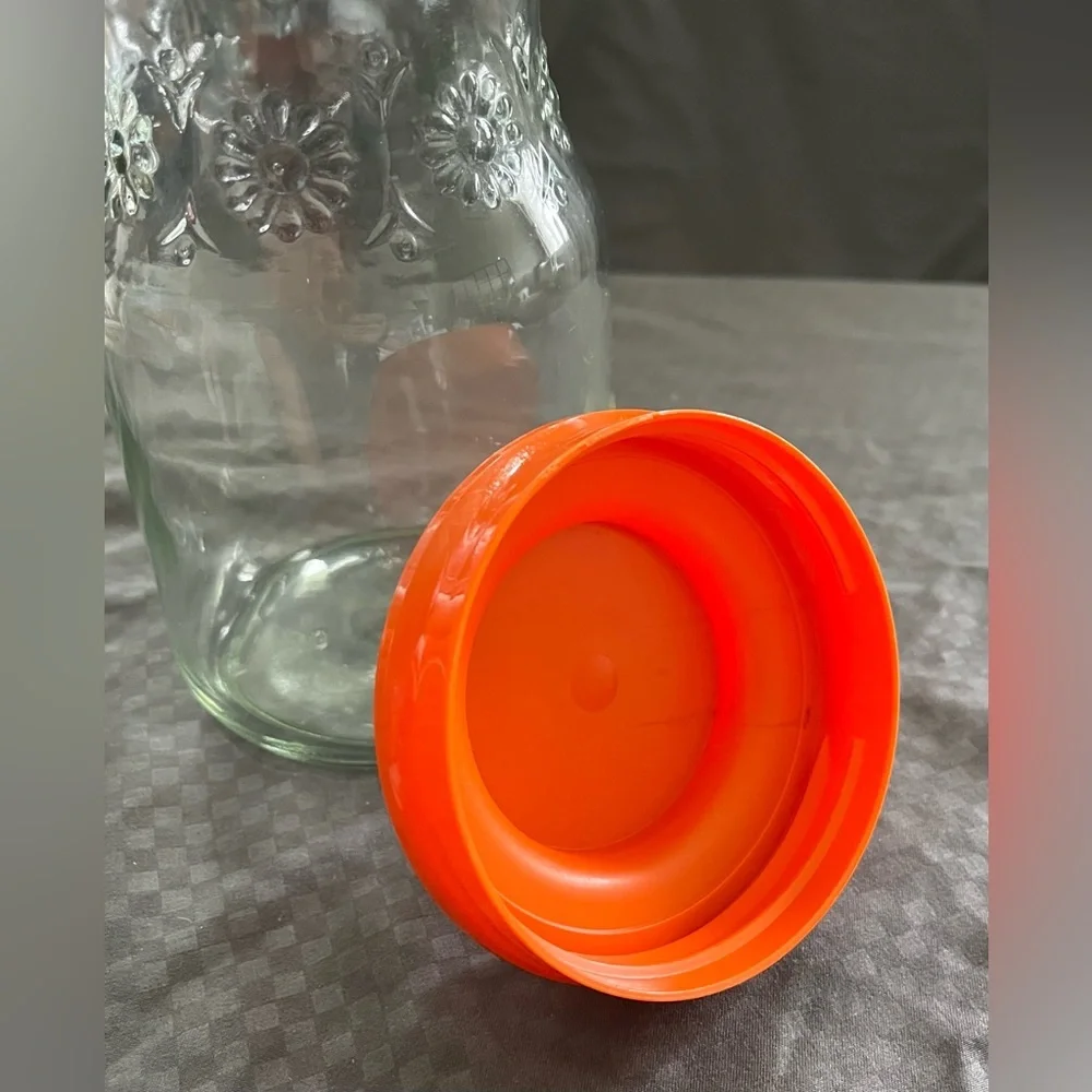 EUC Vintage Anchor Hocking Daisy Carafe Embossed Daisies w/Orange Plastic Lid